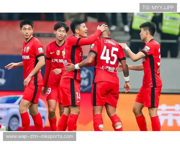 河南队古斯塔沃回做再前插，门前垫射一蹭入网